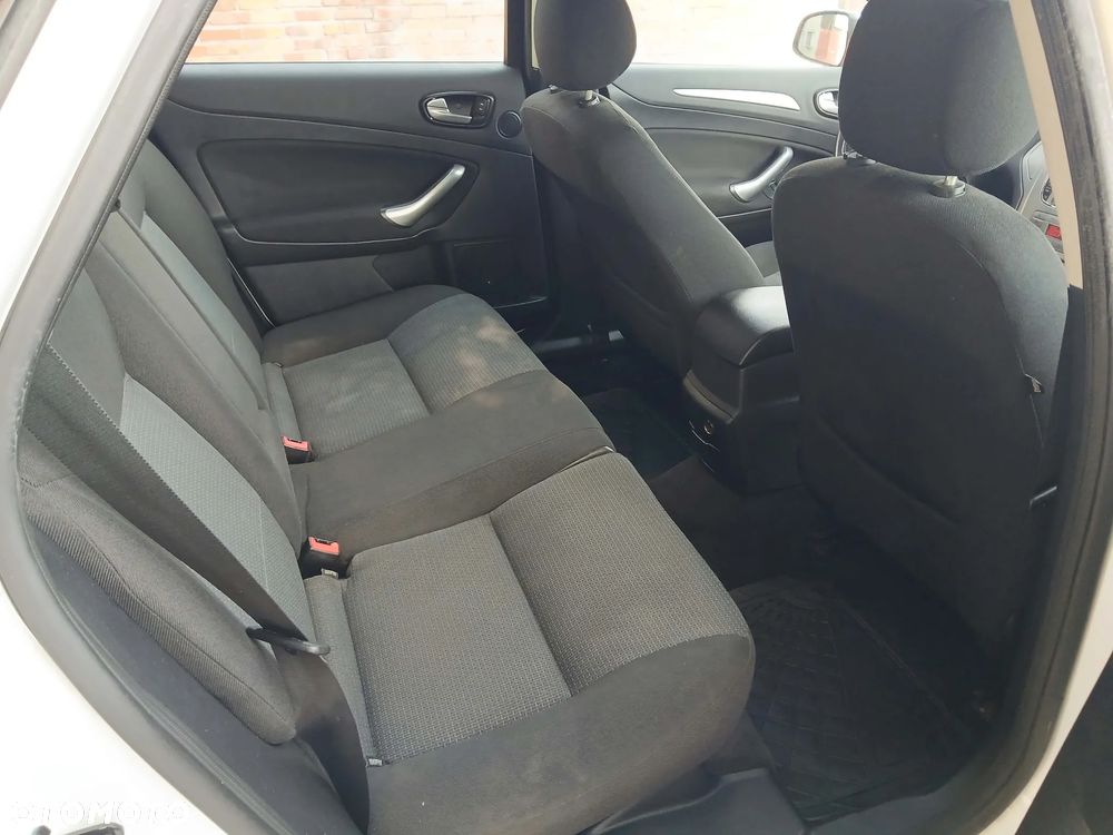 Ford Mondeo - 8