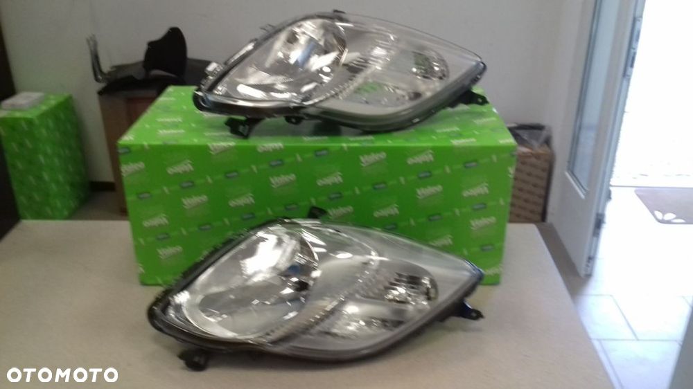 REFLEKTOR TOYOTA YARIS 2009-2011 ORYGINAŁ VALEO