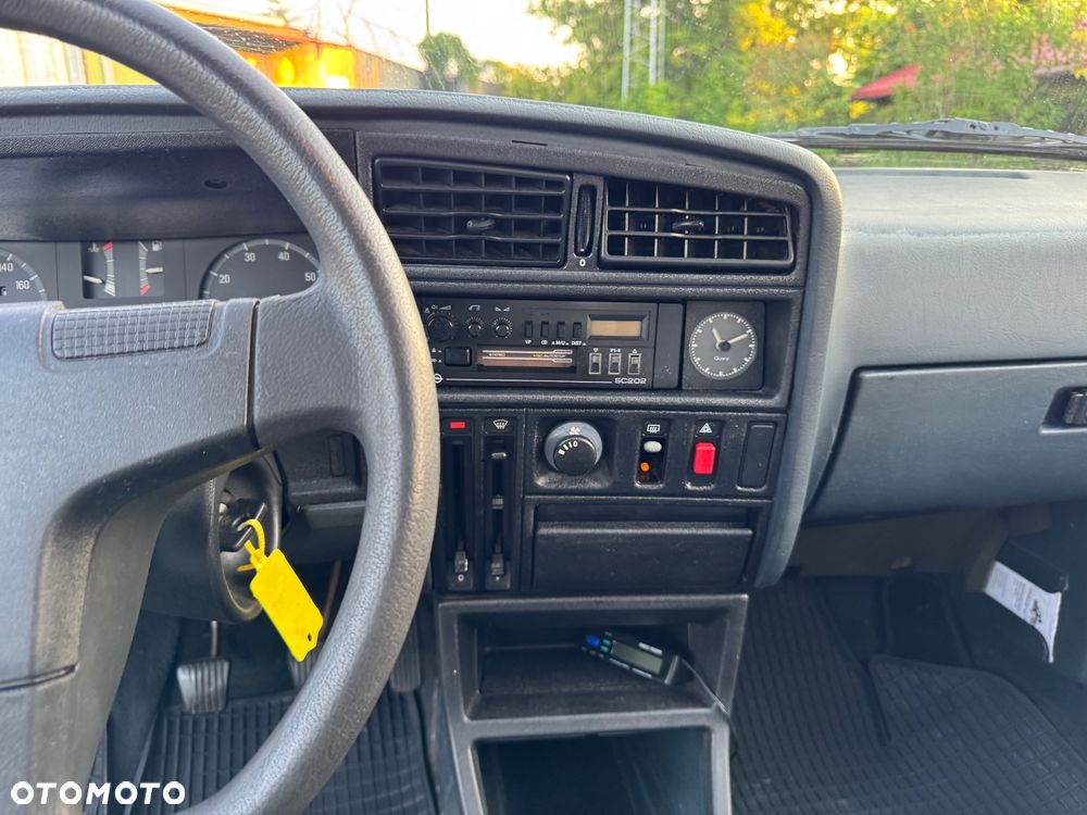 Opel Ascona 1.6 - 11