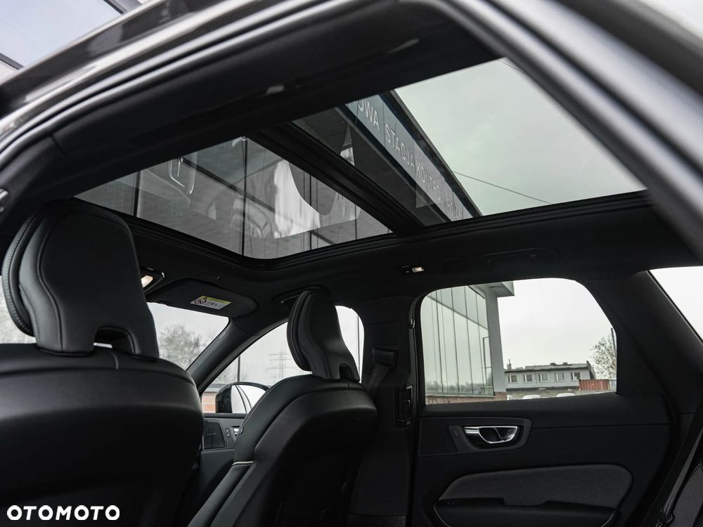 Volvo XC 60 B4 B Plus Dark - 40