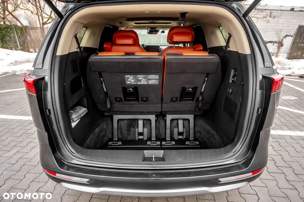 Kia Carnival - 18