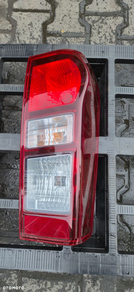 Lampa tylna prawa ISUZU D-MAX - 1