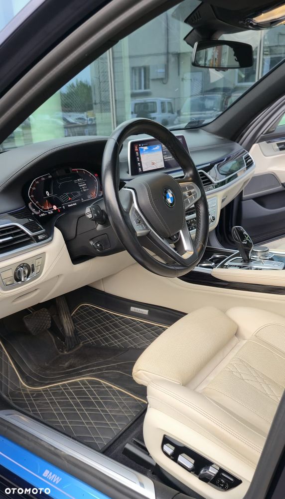 BMW Seria 7 750i xDrive - 15