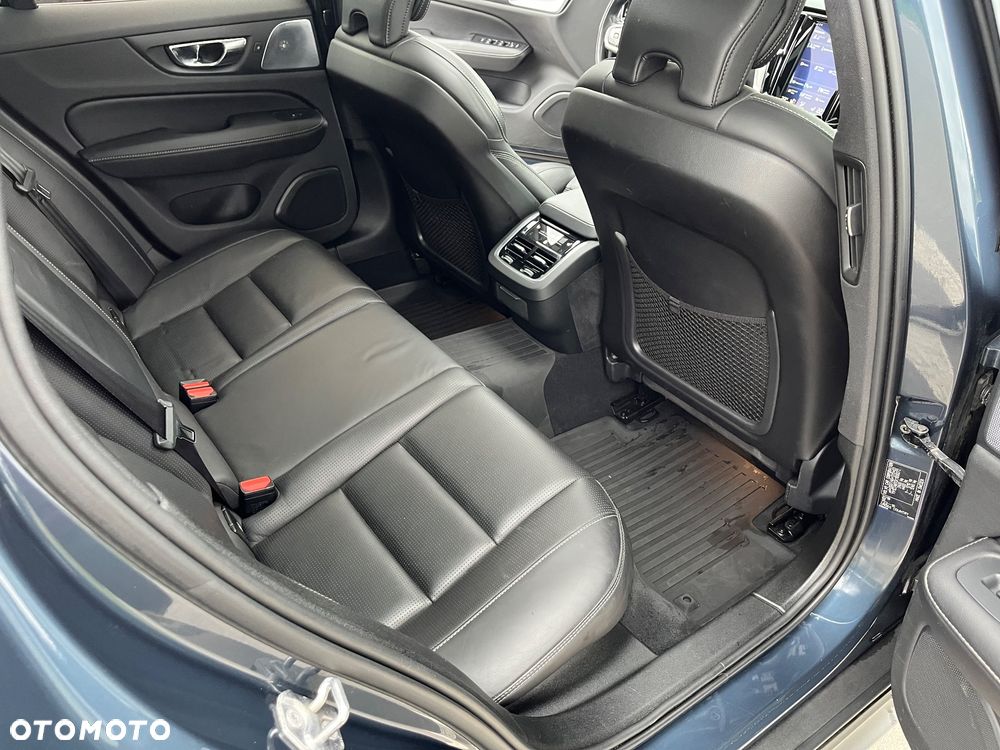 Volvo V60 Cross Country D4 AWD Geartronic Pro - 28