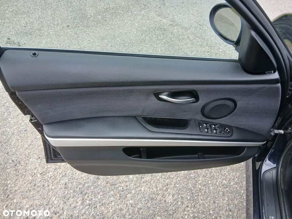 BMW Seria 3 325i - 26