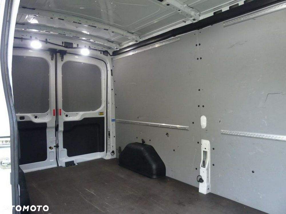 Ford Transit - 12