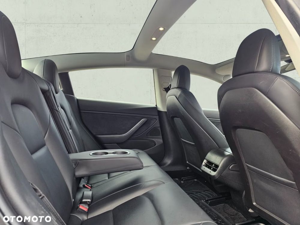 Tesla Model 3 - 6