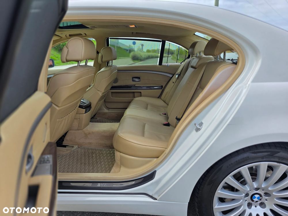 BMW Seria 7 750i L - 23