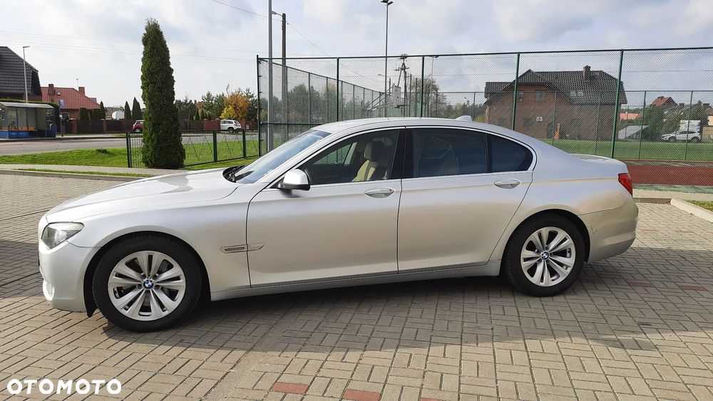 BMW Seria 7 750i - 4