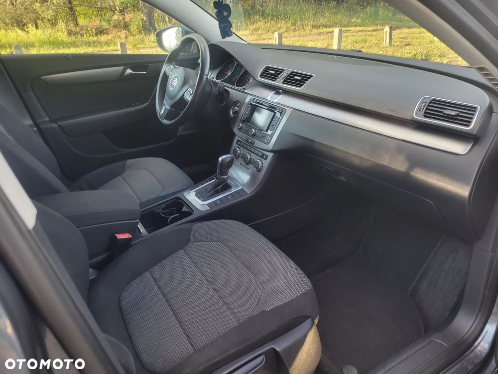 Volkswagen Passat - 8