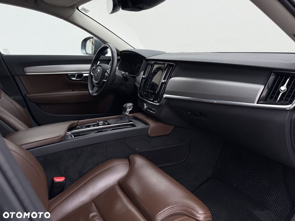 Volvo V90 Cross Country - 26