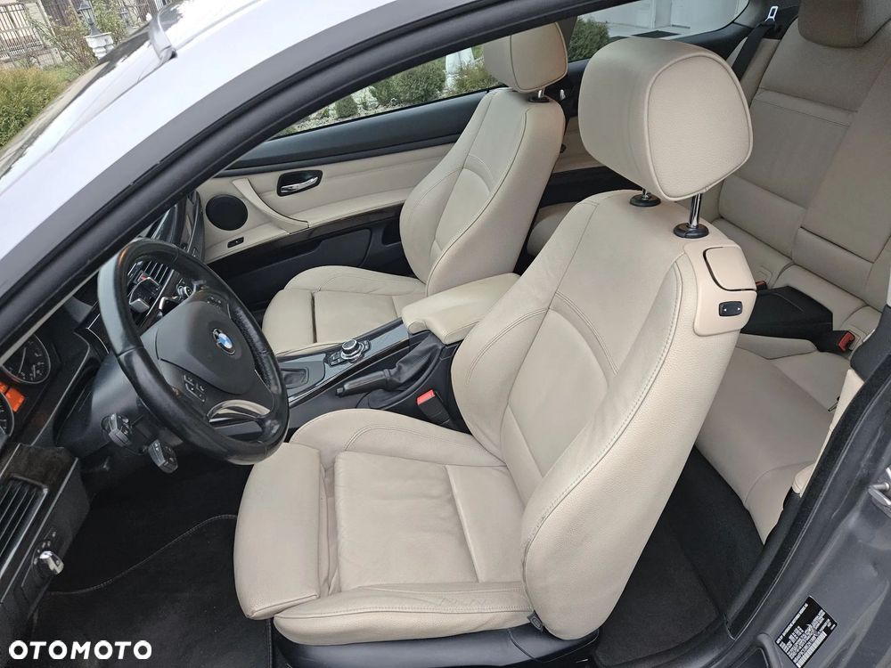 BMW Seria 3 335i xDrive - 9