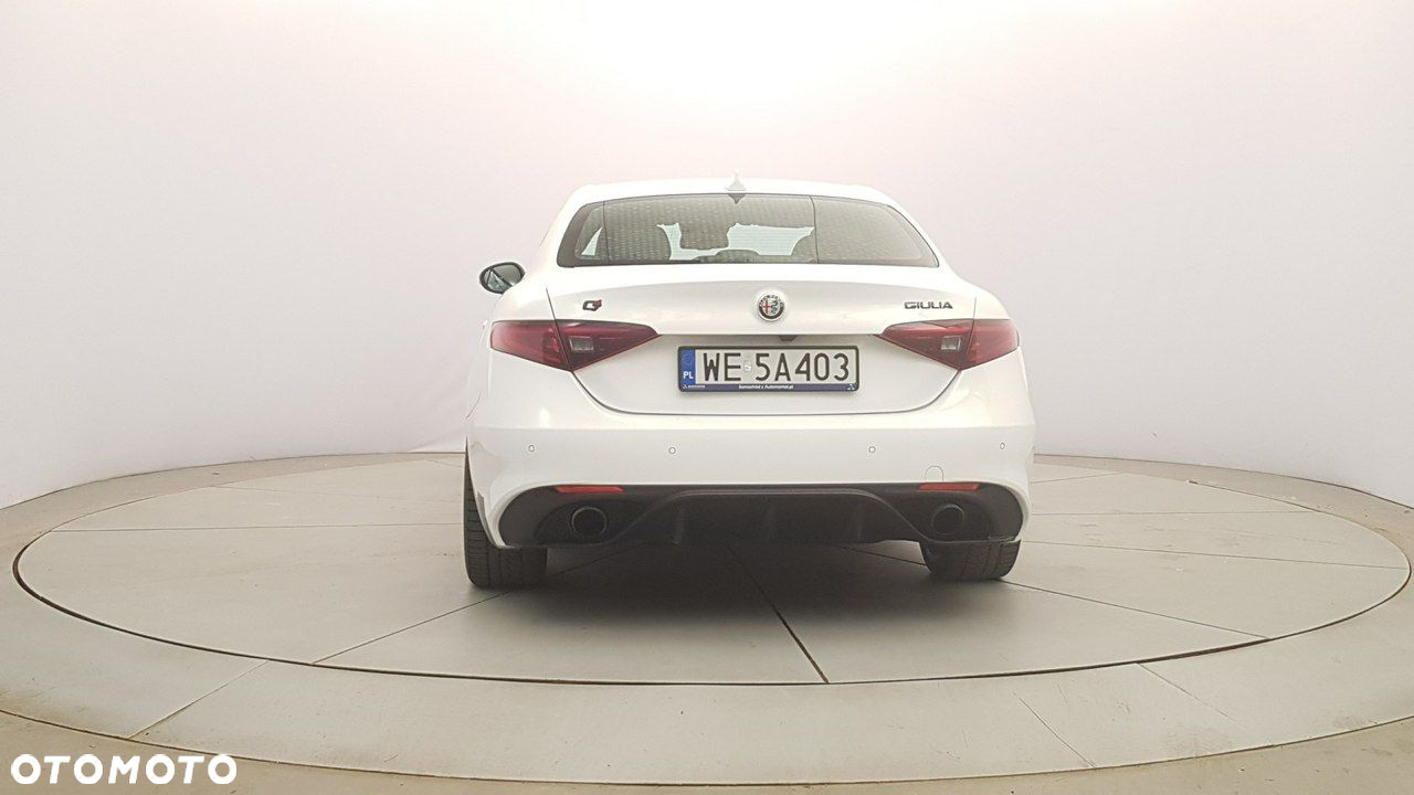 Alfa Romeo Giulia - 6