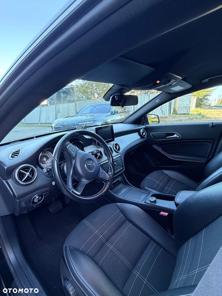 Mercedes-Benz CLA - 12