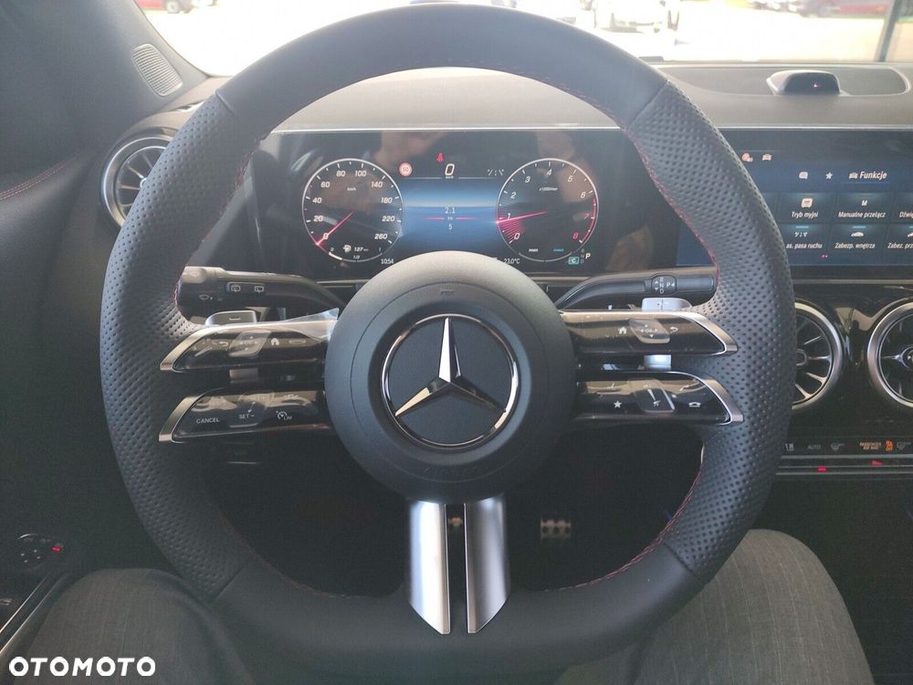 Mercedes-Benz GLA - 9