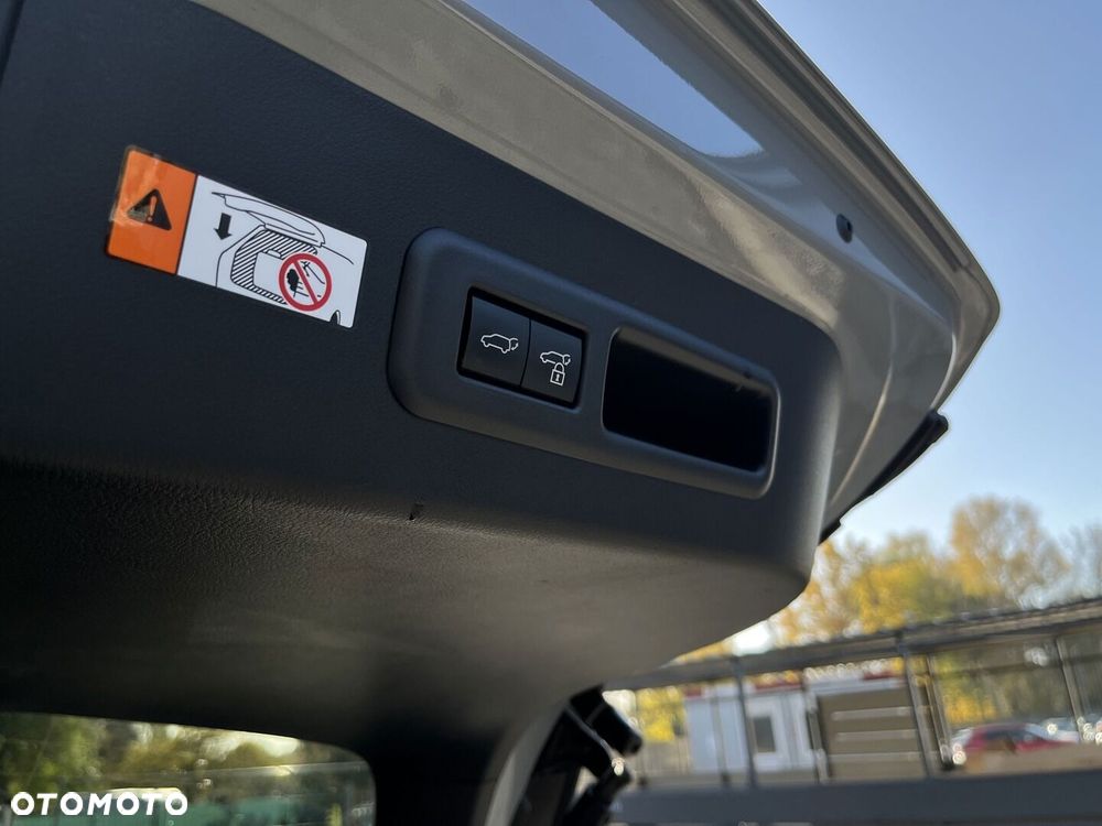 Lexus LBX 1.5 Hybrid Emotion - 17
