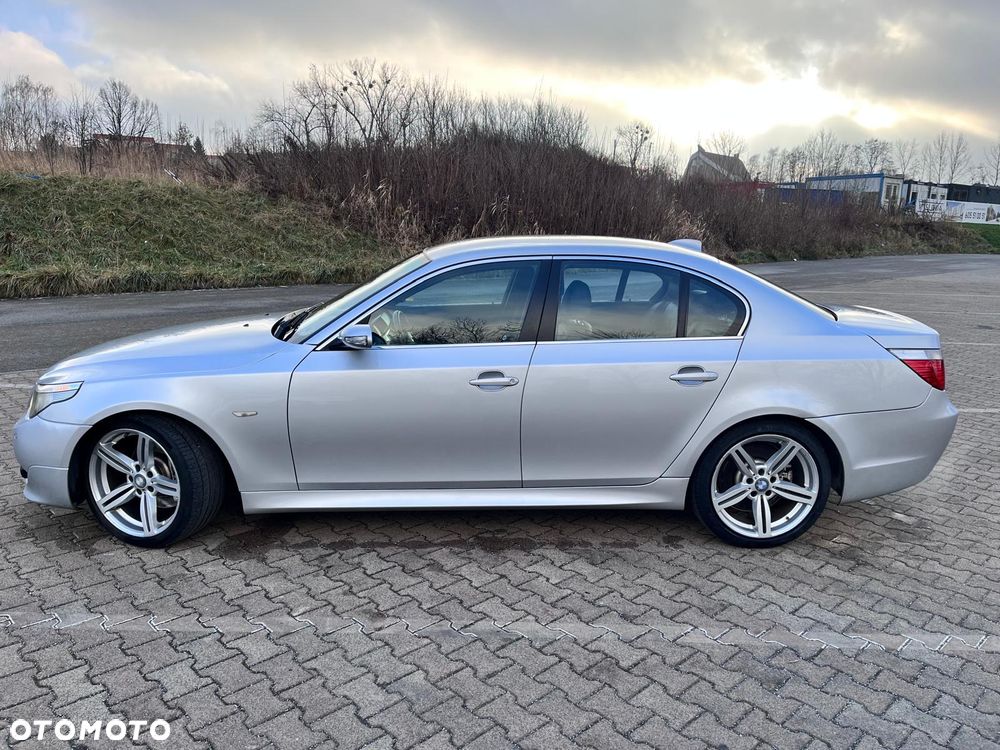 BMW Seria 5 545i - 22