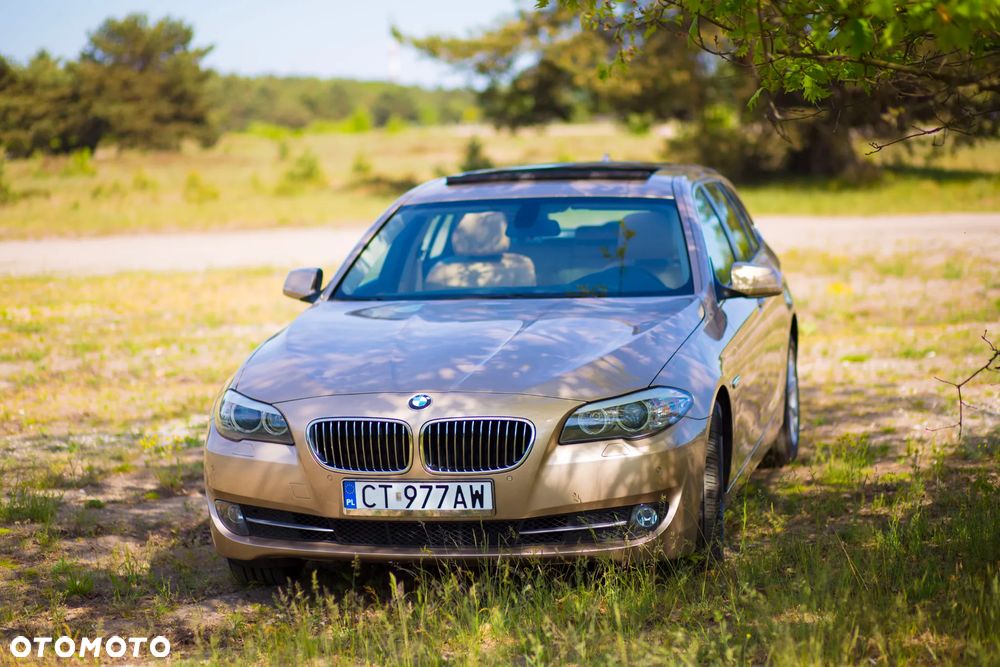 BMW Seria 5 523i - 2