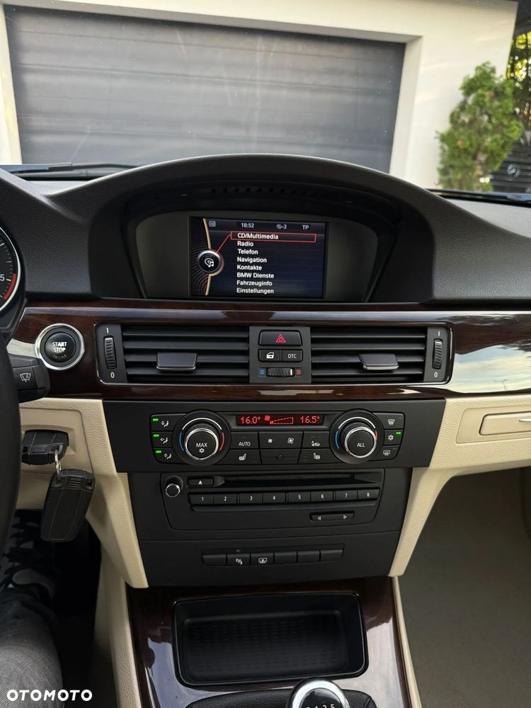 BMW Seria 3 325d Coupe Edition Exclusive - 32