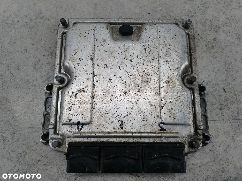 KOMPUTER, STEROWNIK RENAULT MASTER II 8200106111 0281010320  BOSCH 2.2 DCI - 4