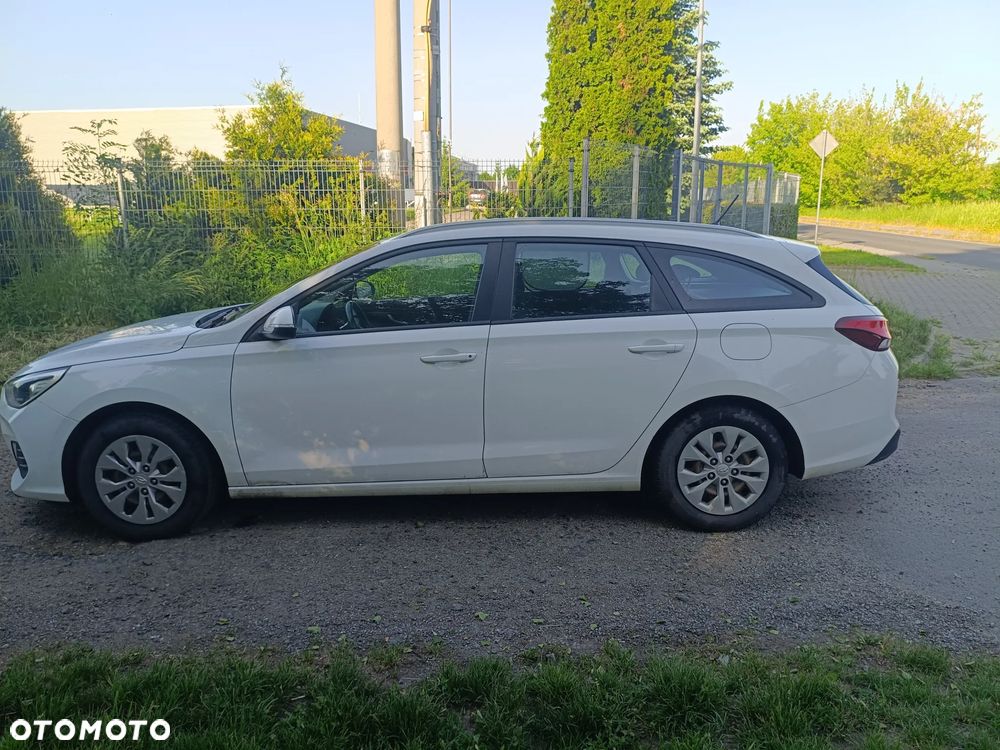 Hyundai i30 1.6 D Classic + - 3