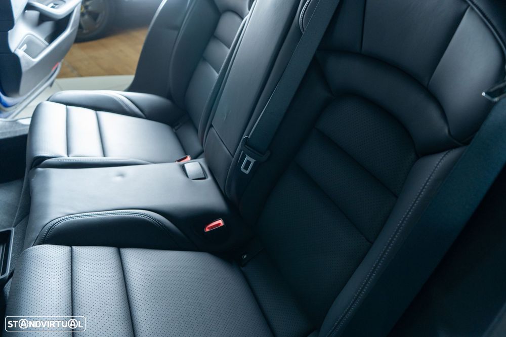 Porsche Taycan Cross Turismo Turbo - 26