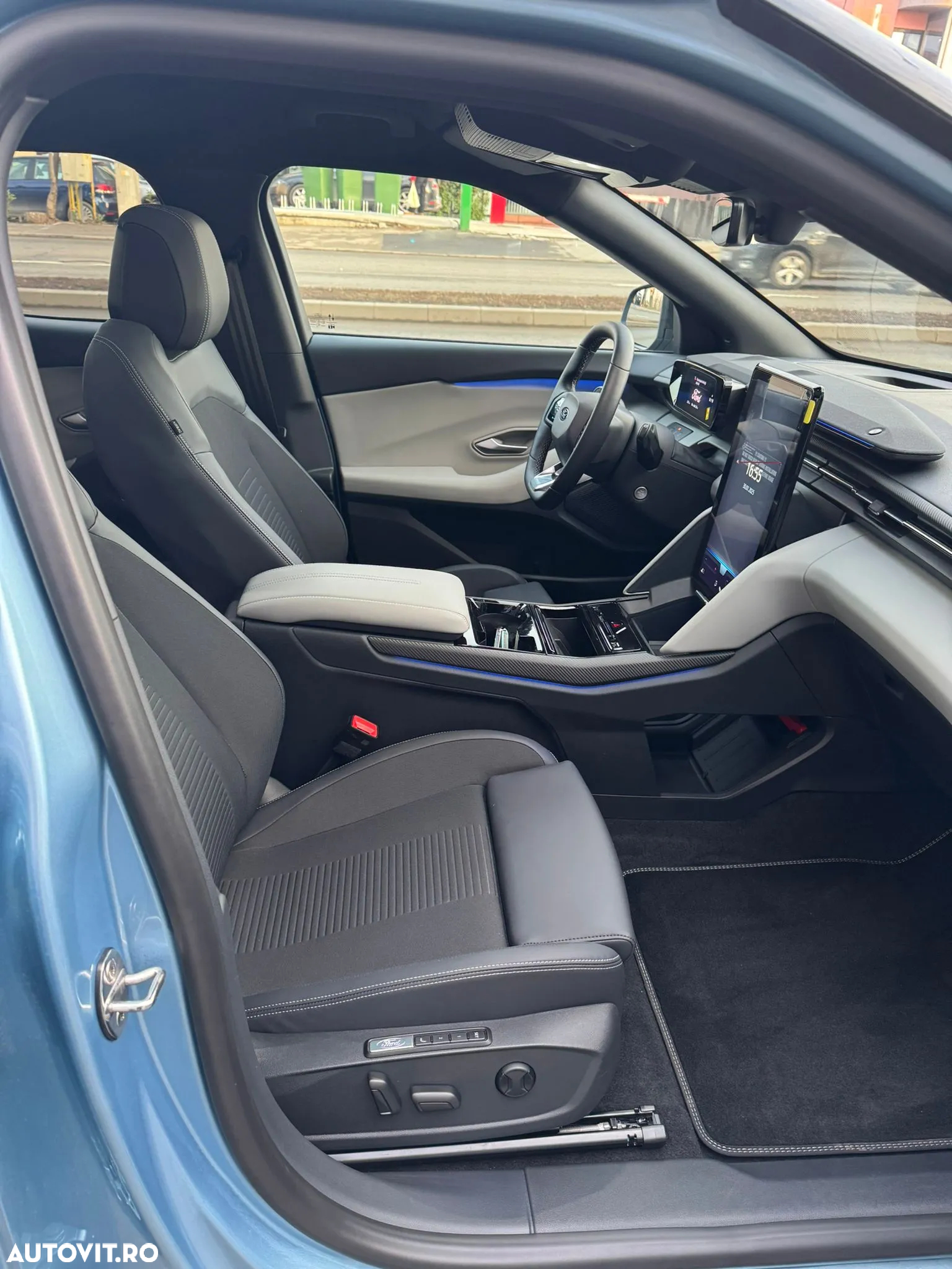 Ford Explorer AWD 79 kWh Extended Range Premium - 18