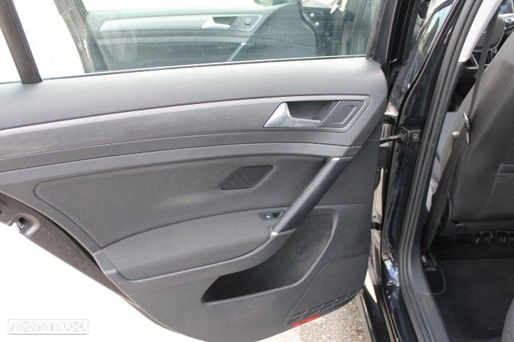 VW Golf Variant 1.6 TDi Confortline - 16