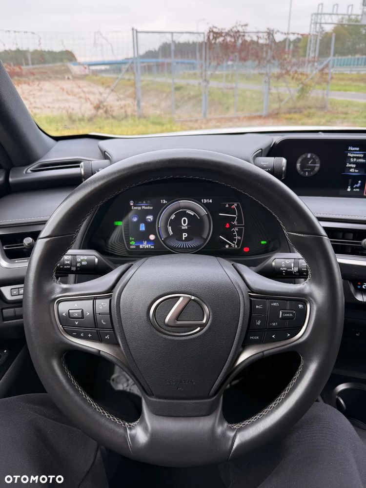 Lexus UX - 12