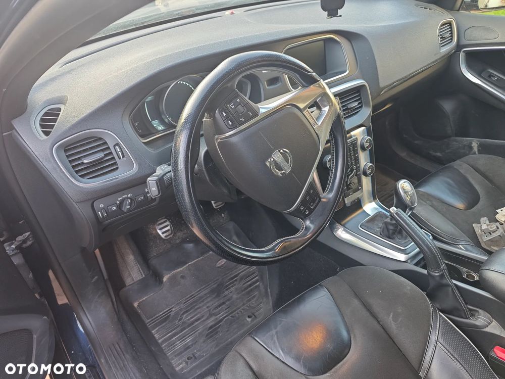 Volvo V40 D2 R-Design - 11