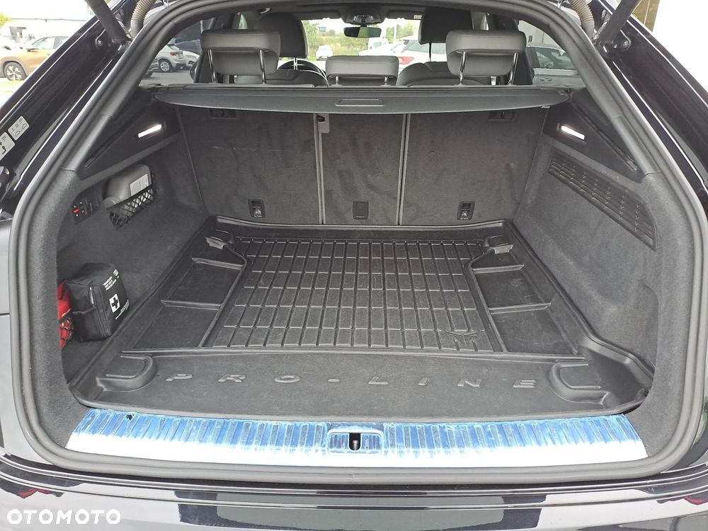 Audi Q8 - 12