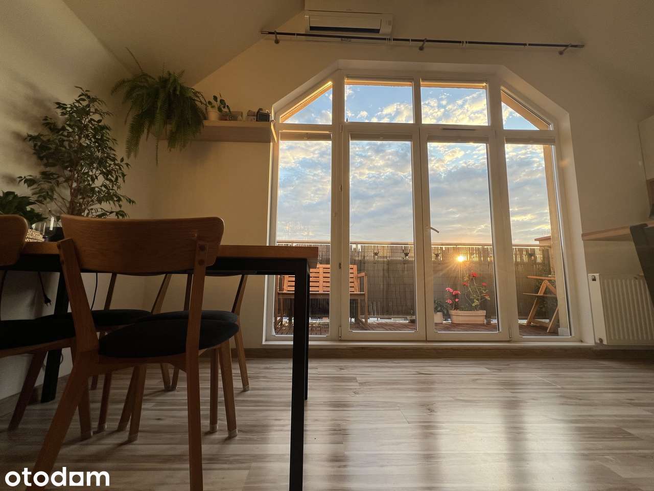 3 pokoje | antresola | 58m2 / 93m2 całkowitej | komórka | 2 balkony