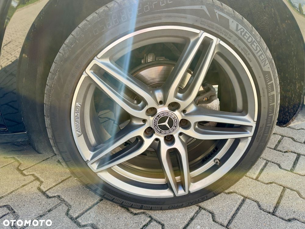 Mercedes-Benz Klasa E 220 d 4-Matic 9G-TRONIC - 16