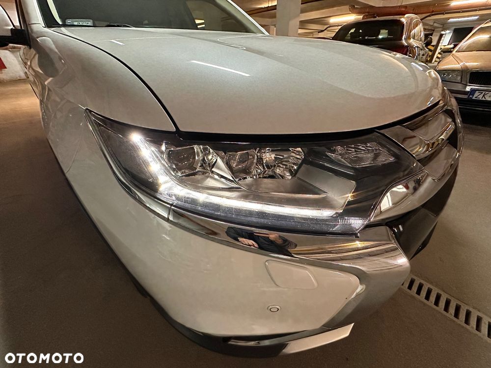 Mitsubishi Outlander 2.0 Instyle + 4WD CVT - 10