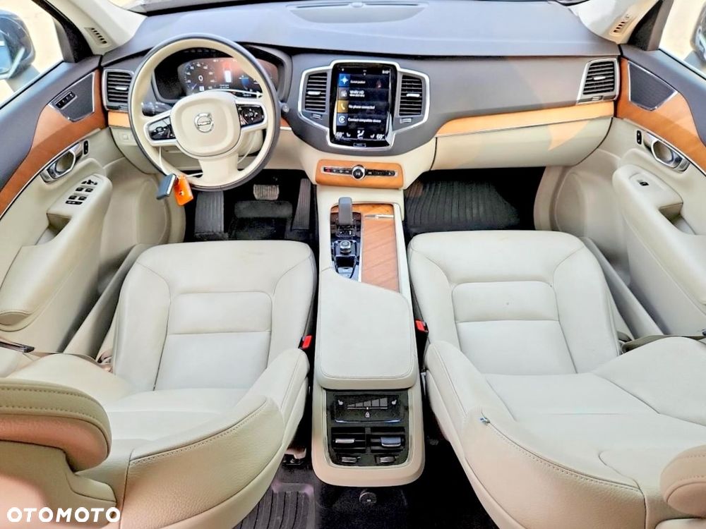 Volvo XC 90 - 9