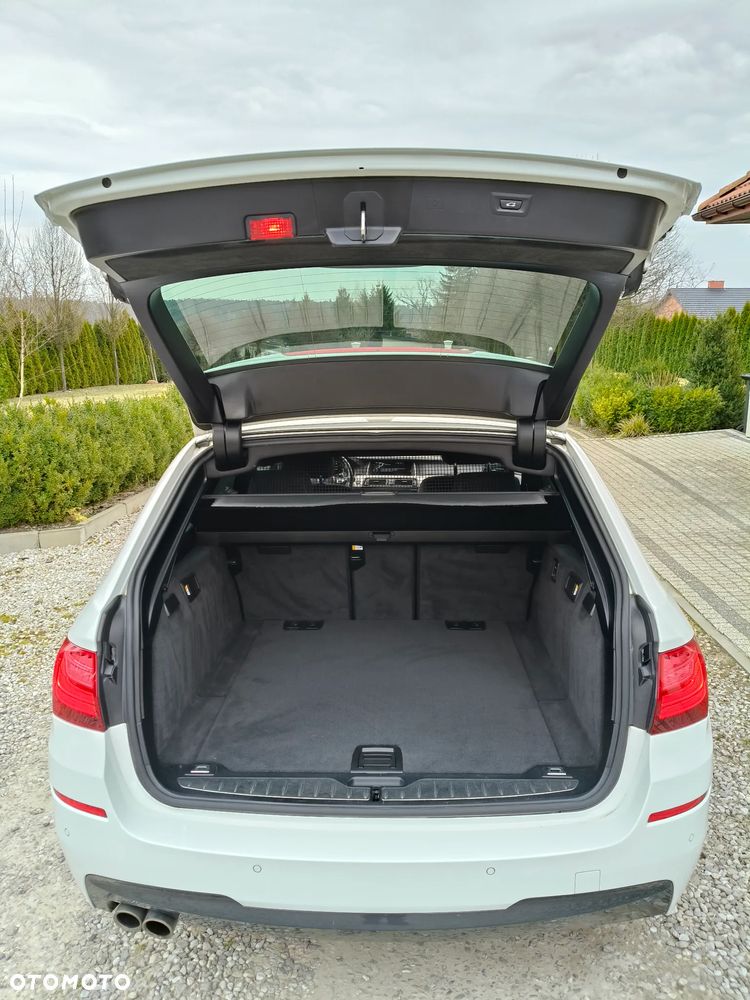 BMW Seria 5 525d xDrive - 36