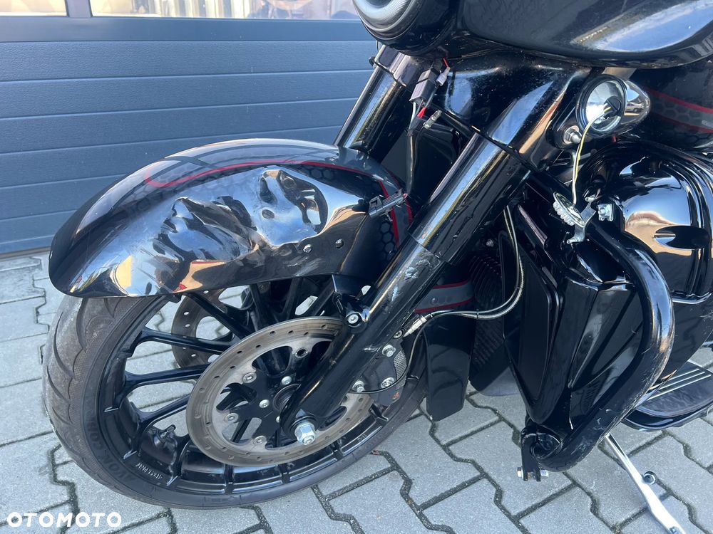 Harley-Davidson Touring Street Glide - 18