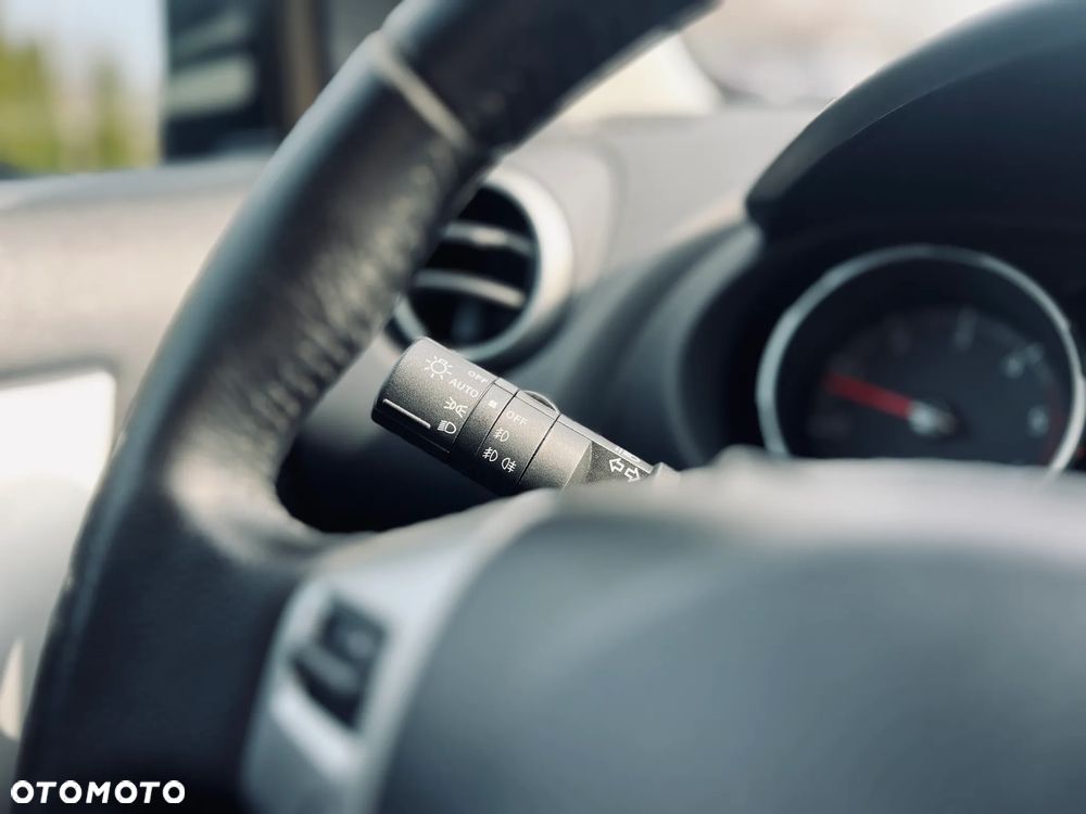 Nissan Qashqai 2.0 dCi DPF acenta - 26