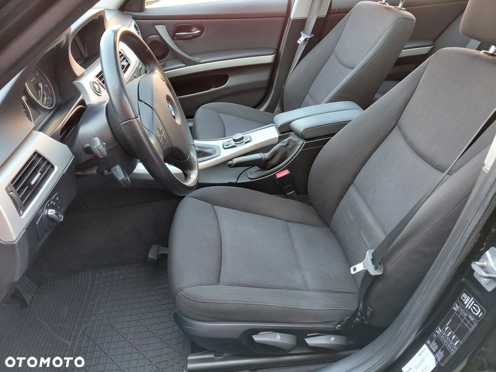 BMW Seria 3 320d DPF Edition Sport - 12