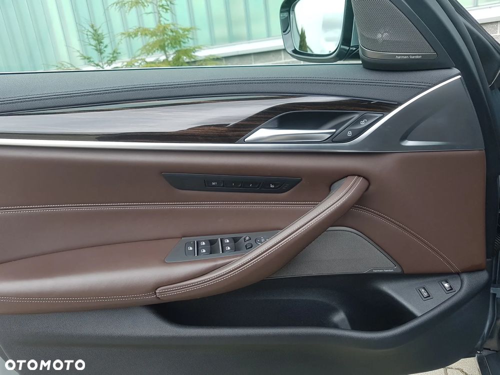 BMW Seria 5 530e iPerformance xDrive Luxury Line - 30