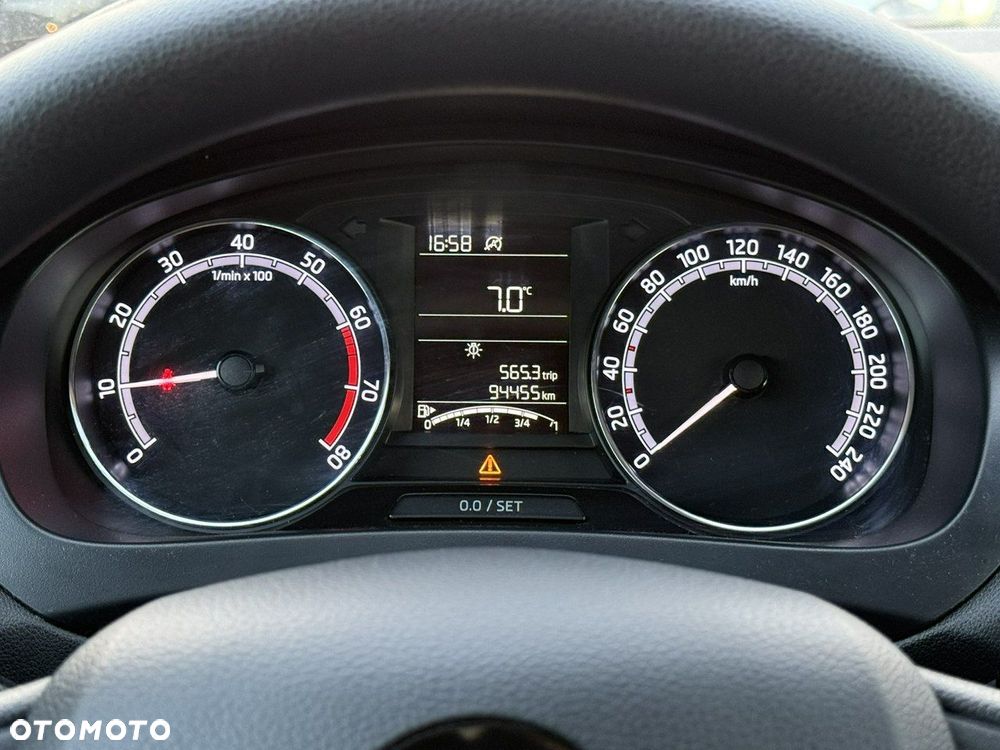 Skoda RAPID - 25