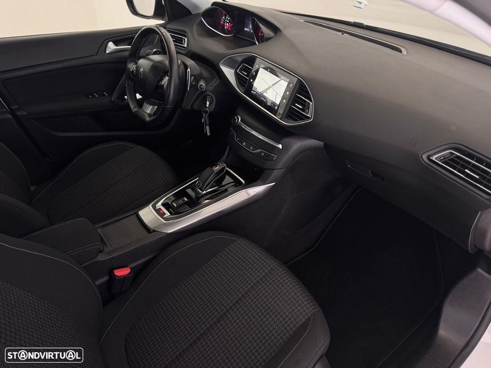 Peugeot 308 1.2 PureTech Allure EAT8 - 9
