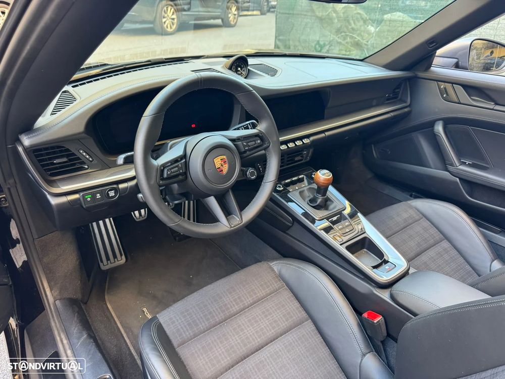 Porsche 911 (992) Carrera T - 2