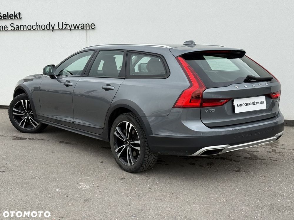 Volvo V90 Cross Country - 5