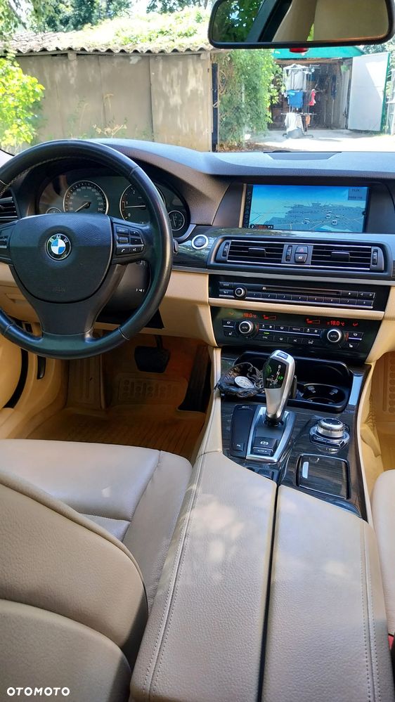 BMW Seria 5 525d - 8