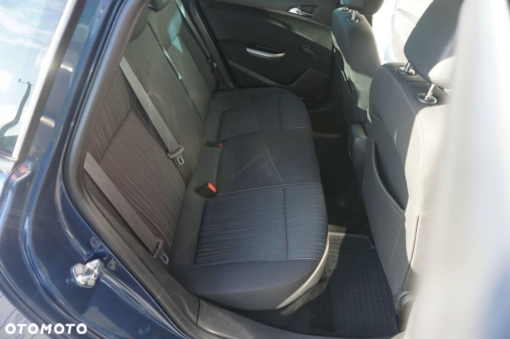 Opel Astra 1.4 T Enjoy S&S - 11