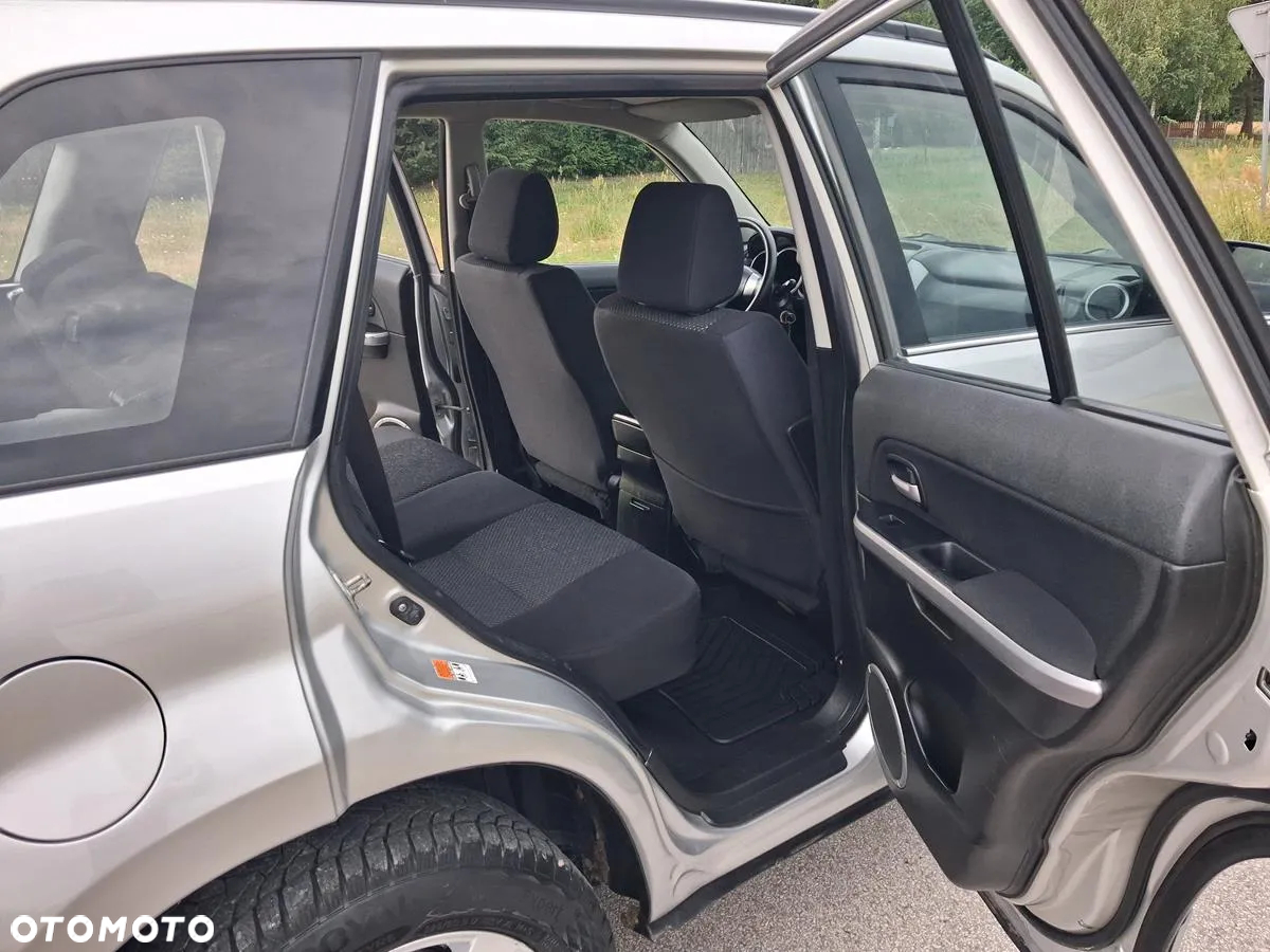 Suzuki Grand Vitara 2.0 Comfort + - 26