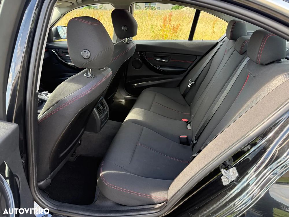 BMW Seria 3 320i Efficient Dynamics Edition Sport Line - 17
