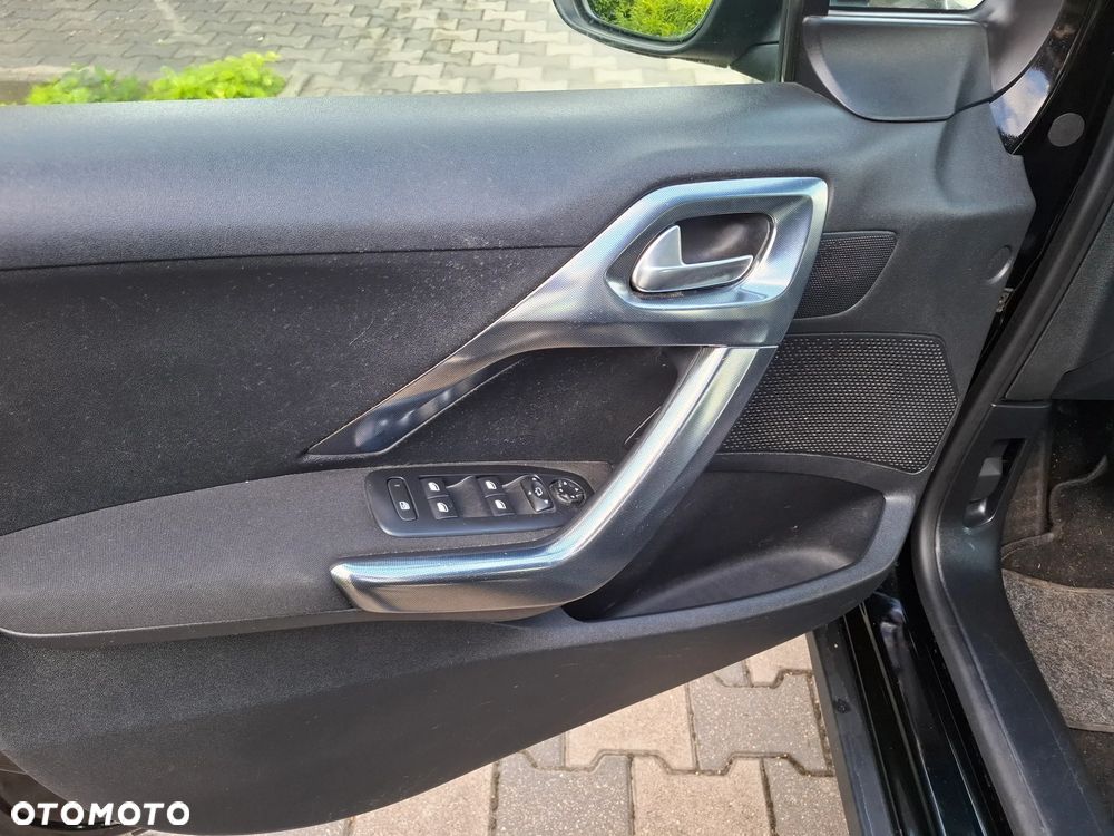 Peugeot 2008 e-HDi FAP 92 STOP & START Allure - 23