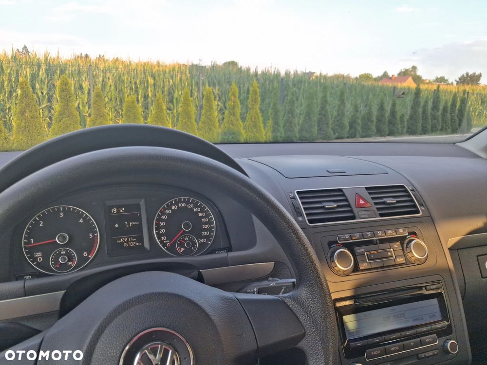 Volkswagen Touran - 14